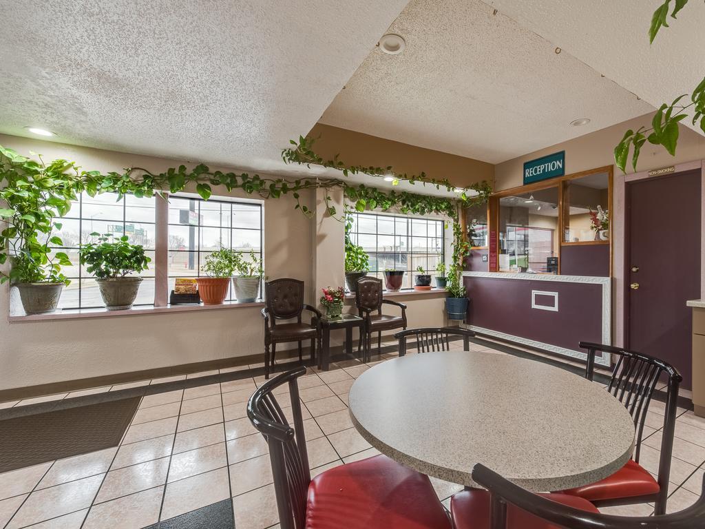 Travelers Inn Мидуэст-Сити Экстерьер фото