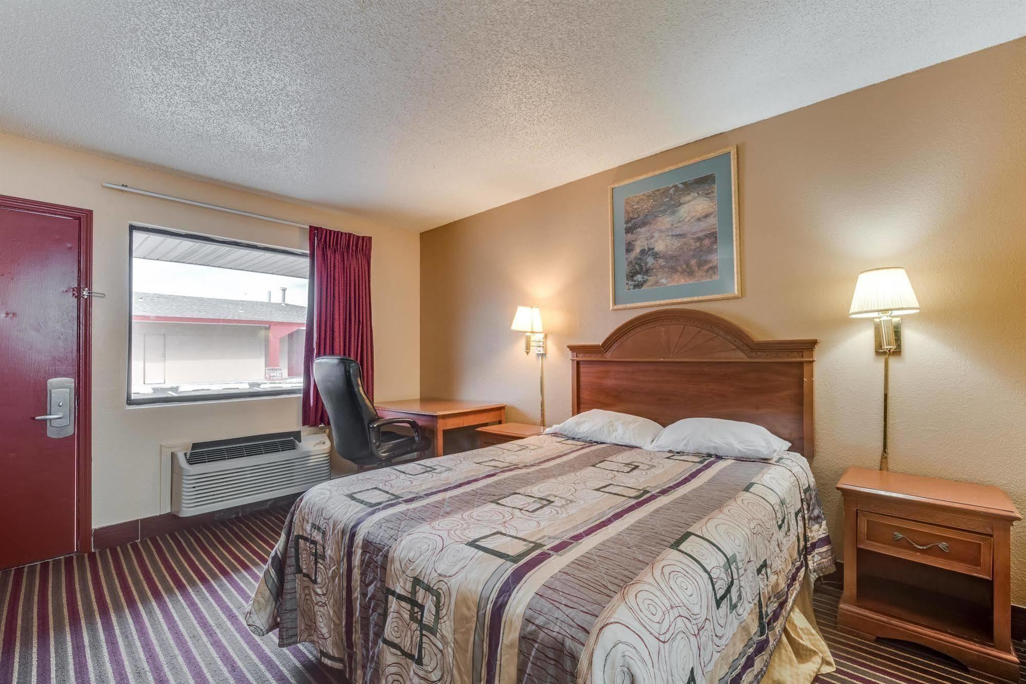 Travelers Inn Мидуэст-Сити Экстерьер фото
